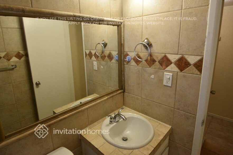 Building Photo - 3735 W Columbine Dr