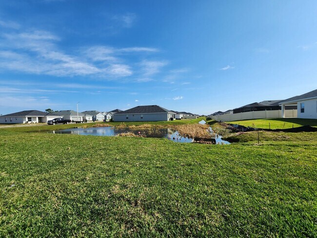 Building Photo - LIKE NEW!!! 4-Bedroom, 2-Bathroom in Villamar Winter Haven