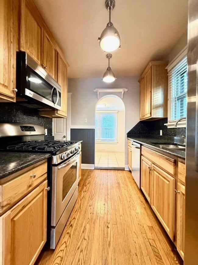 Building Photo - **Charming home in Lindbergh School Distri...