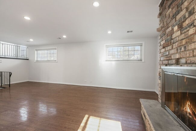 Building Photo - 28 E 55th St