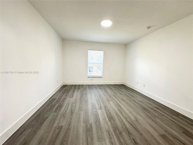 Building Photo - 6018 Lacota Ave