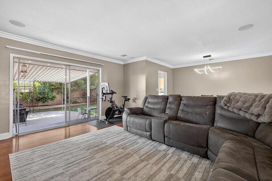 Building Photo - 2924 W 136th St