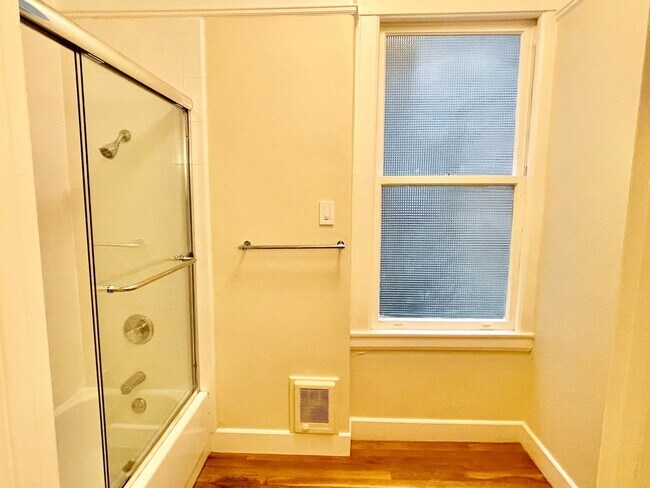 Building Photo - Lower Pacific Heights 2BR/2BA Condo With Bonus Room! Deck! Yard! Garage!  PROGRESSIVE