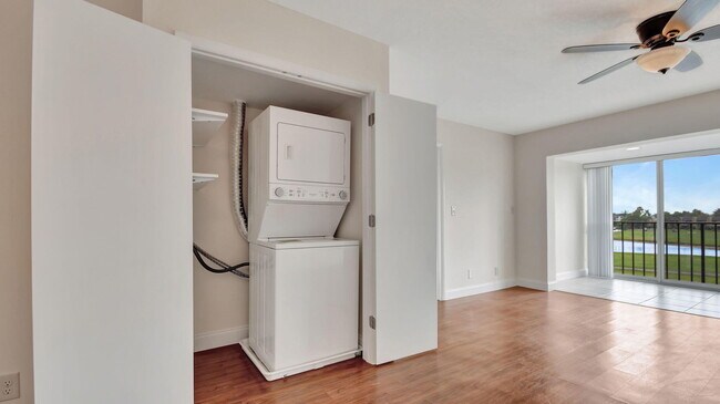 Building Photo - 4539 Luxemburg Ct