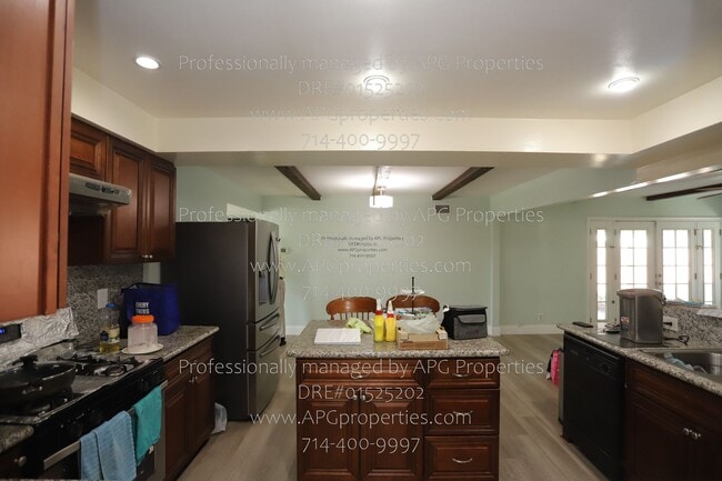 Building Photo - 7164 Santa Teresa Cir