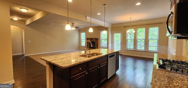 Building Photo - 525 Twelve Oaks Dr