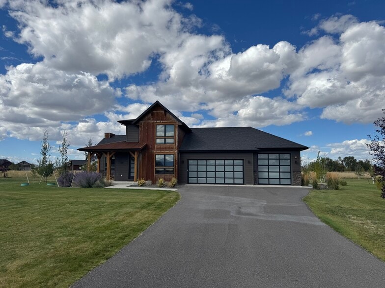 Primary Photo - 169 Riparian Way