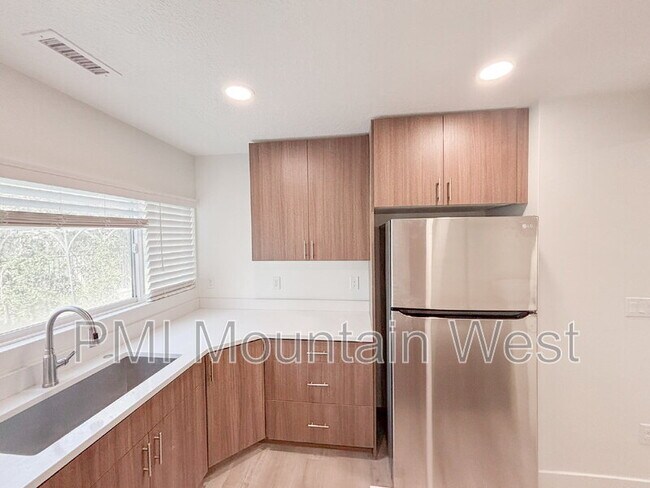 Building Photo - 985 Horsley Cir