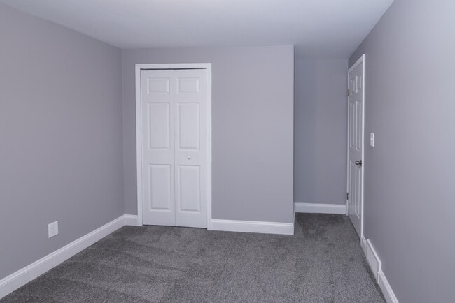 Building Photo - 40611 W 10 Mile Rd