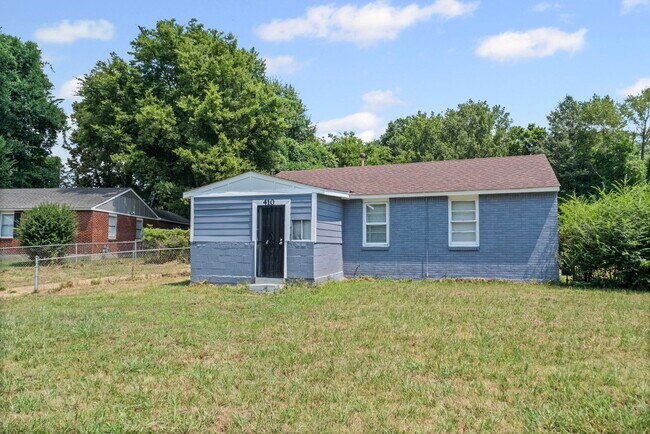 Primary Photo - 410 Carbon Cove