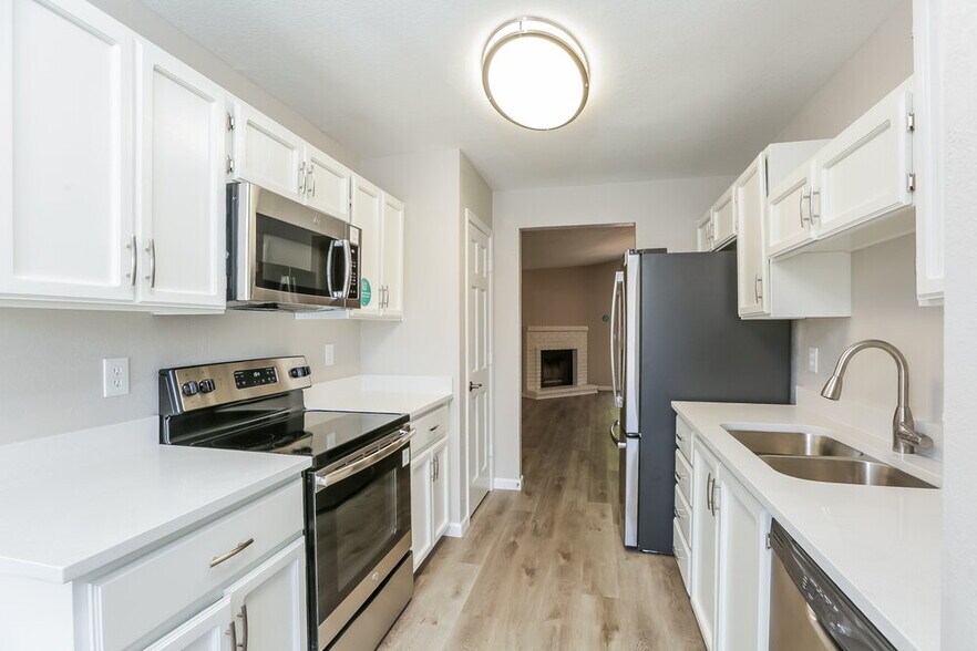 Building Photo - 1616 N Alta Mesa Dr