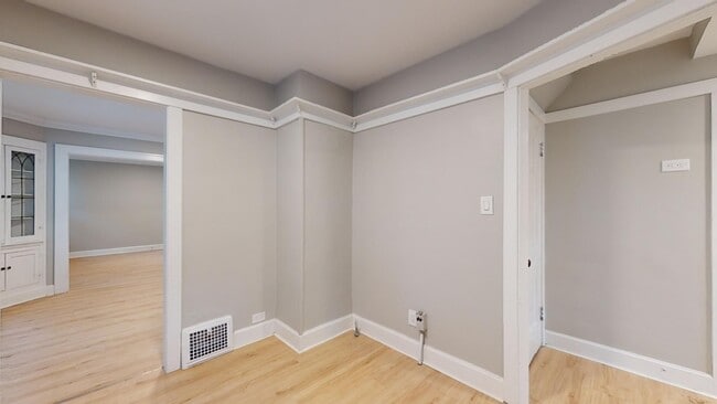 Building Photo - For August Move-In - West Blvd Area - 2 Bedroom Single Family Home