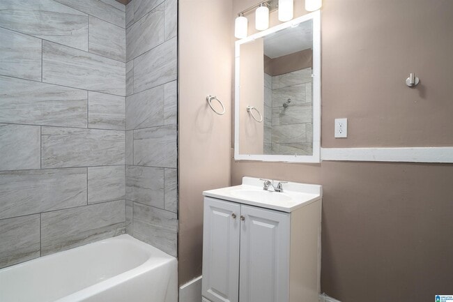 Building Photo - 516 14th St SW