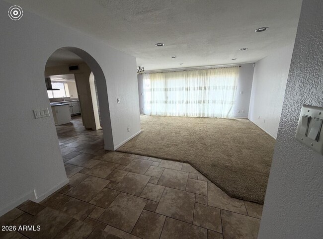 Building Photo - 7126 W Sunnyside Dr