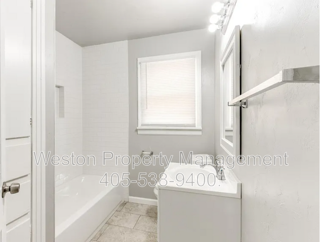 Building Photo - 1217 NE 43rd St