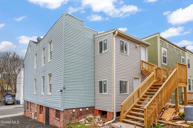 Building Photo - 69 2nd St
