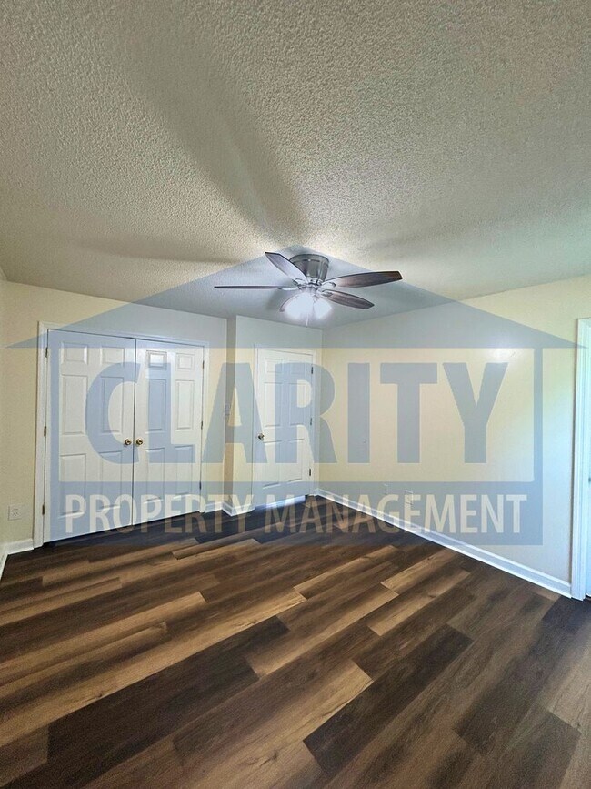 Building Photo - Quiet location in North Cleveland!