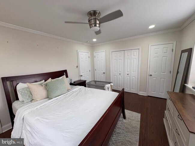 Building Photo - 1334 Yerkes St