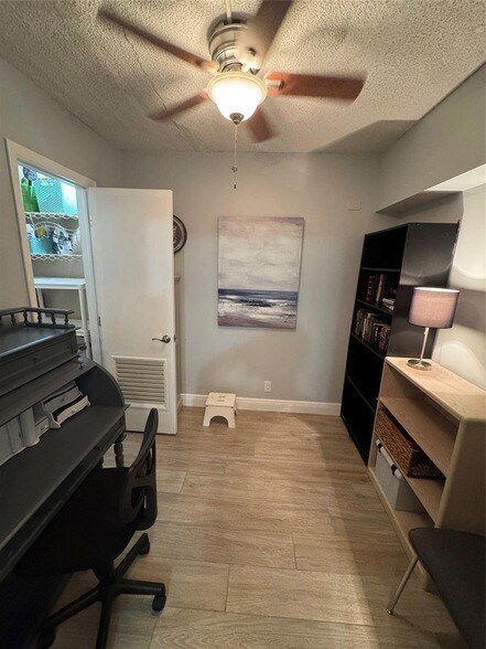 Building Photo - 95 N Birch Rd