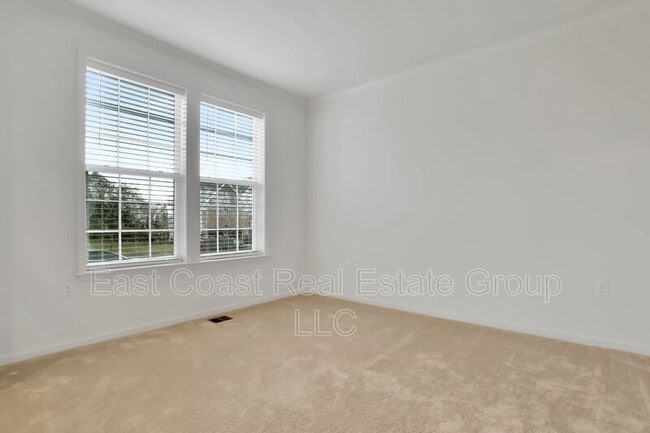 Building Photo - 204 Station Terrace W