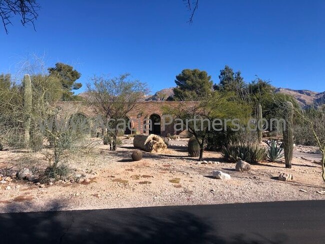 Building Photo - Newly Remolded Three bedroom home with pool and spa