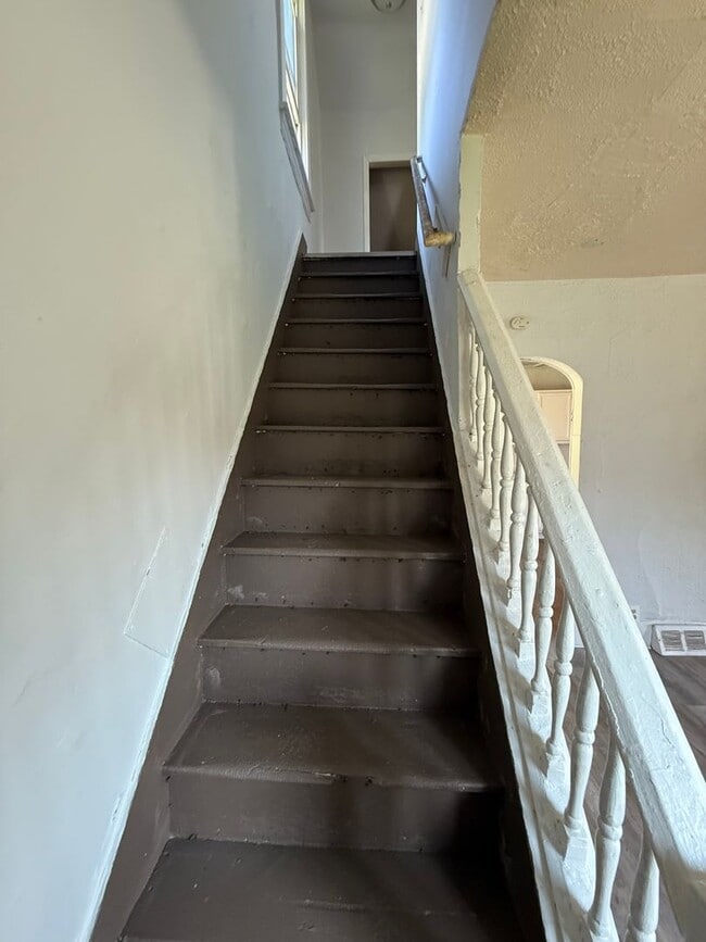 Building Photo - SECTION 8 and EDEN Accepted!! Newly Renova...