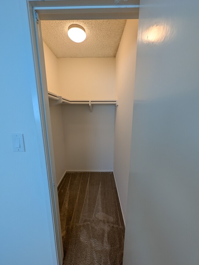 Walk in closet - 2960 W 235th St