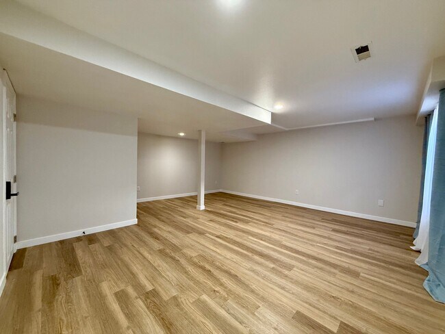 Building Photo - 411 Ruby Dr