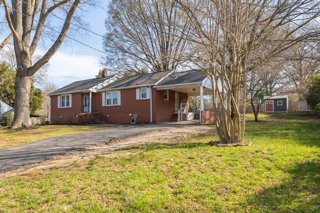 Building Photo - 3327 Emory Dr