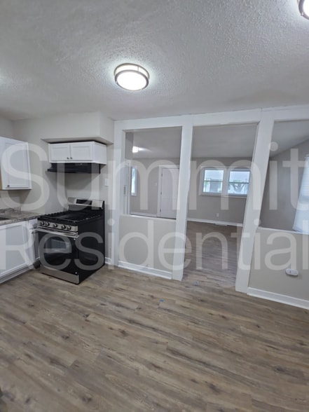 Building Photo - 3911 Oakley Ave