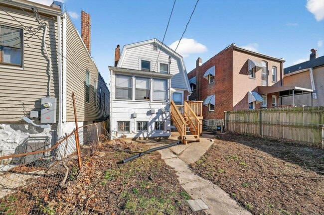 Building Photo - SECTION 8 WELCOME – 3BR Home with Covered Front Porch | $1,700