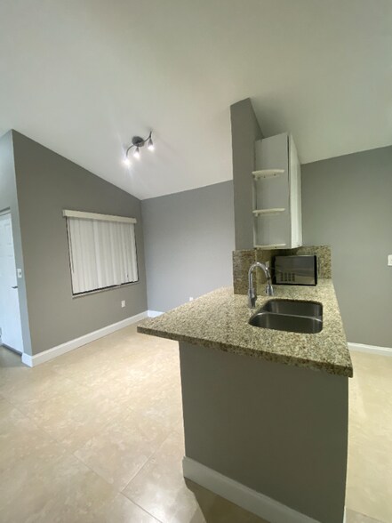 Building Photo - 2820 N Oakland Forest Dr