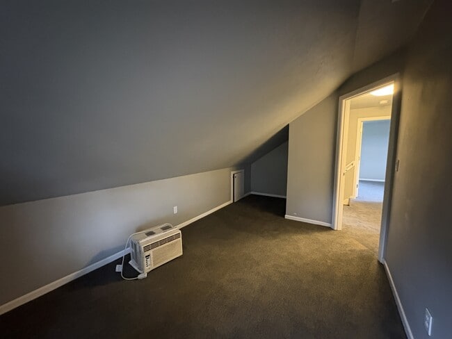 Building Photo - 16093 SW Roy Rogers Rd