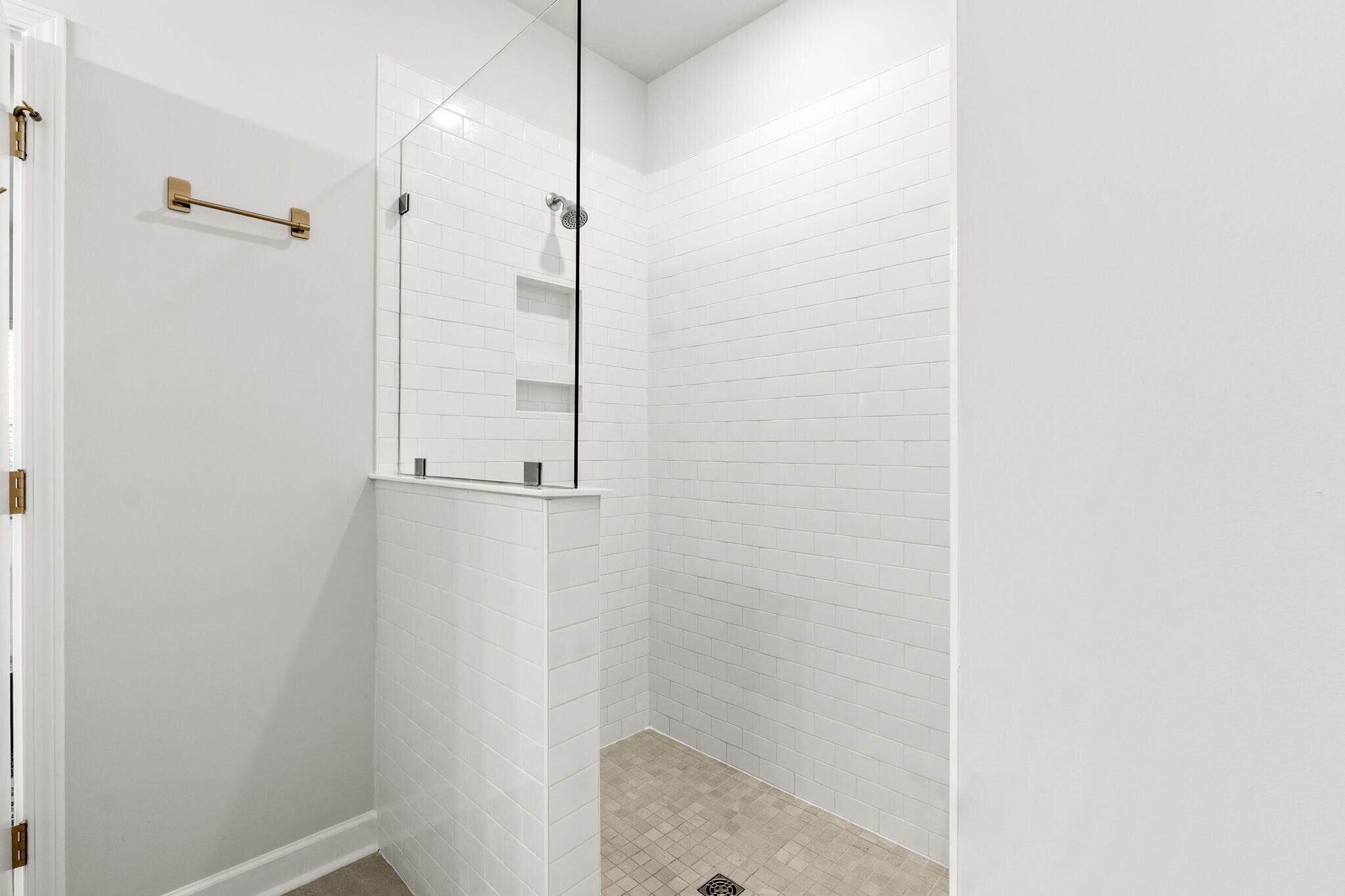 Building Photo - 825 Descartes St