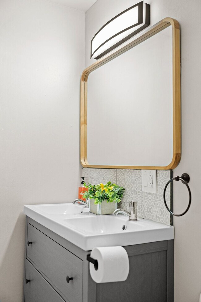 Building Photo - 4717 Edith St