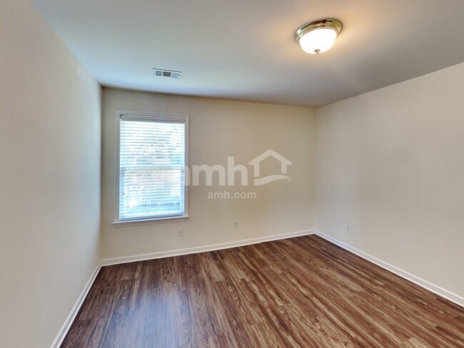 Building Photo - 420 Laurel Hills Dr