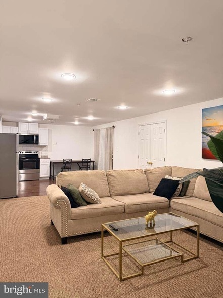 Building Photo - 3213 Valley Forest Dr