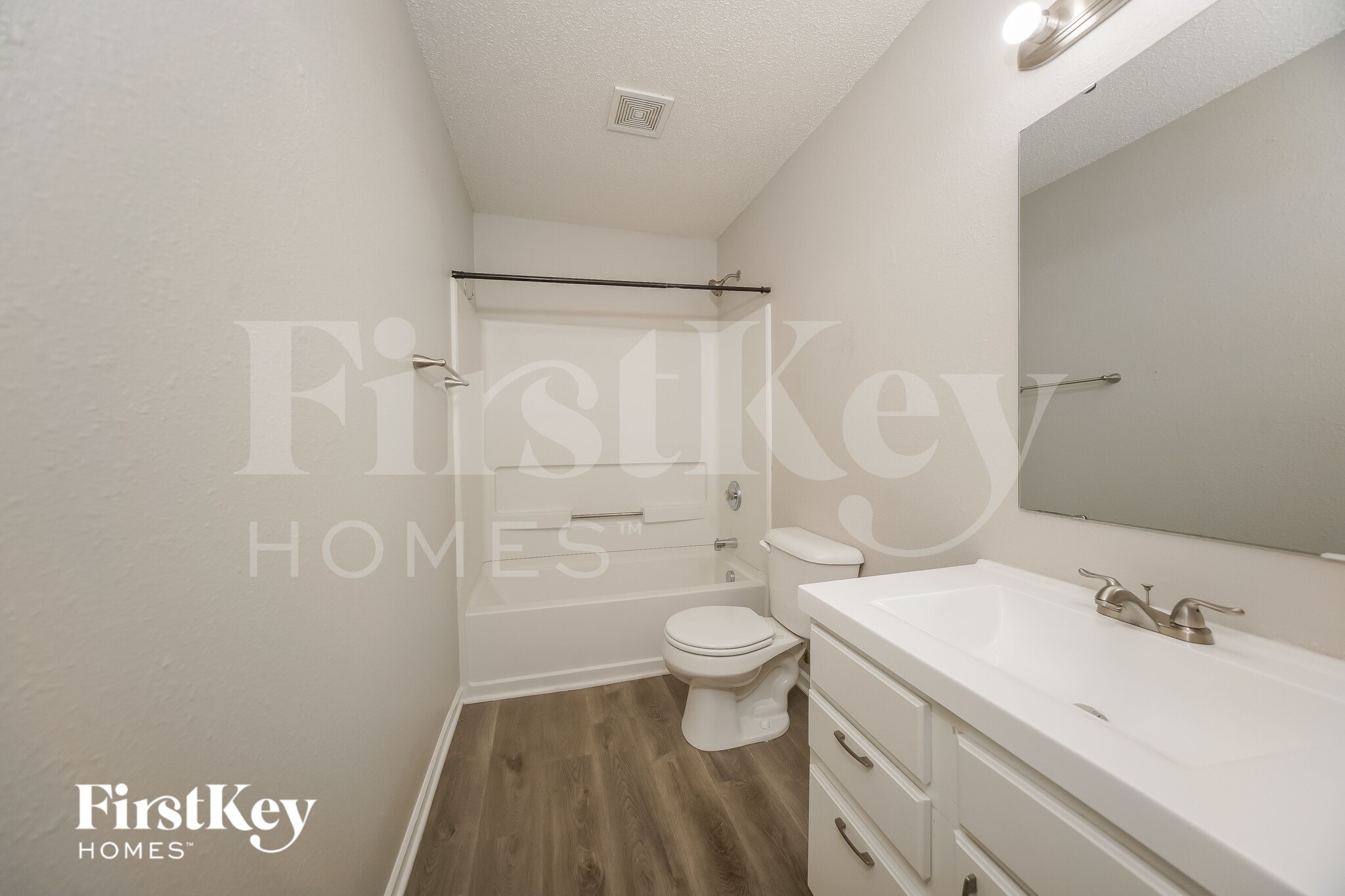 Building Photo - 10814 Albertson Dr