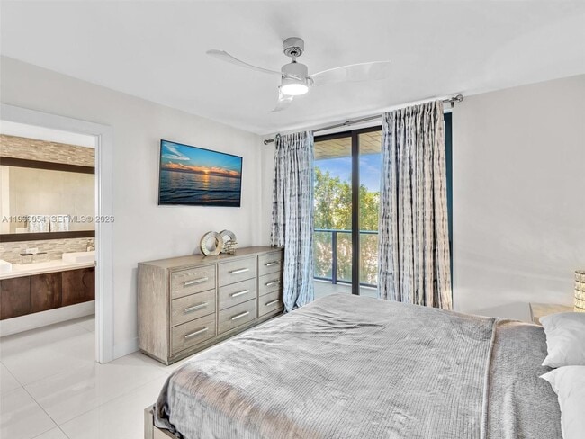 Building Photo - 3040 N Ocean Blvd