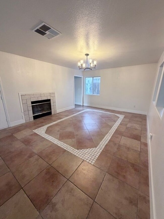 Building Photo - 9405 Salinger St