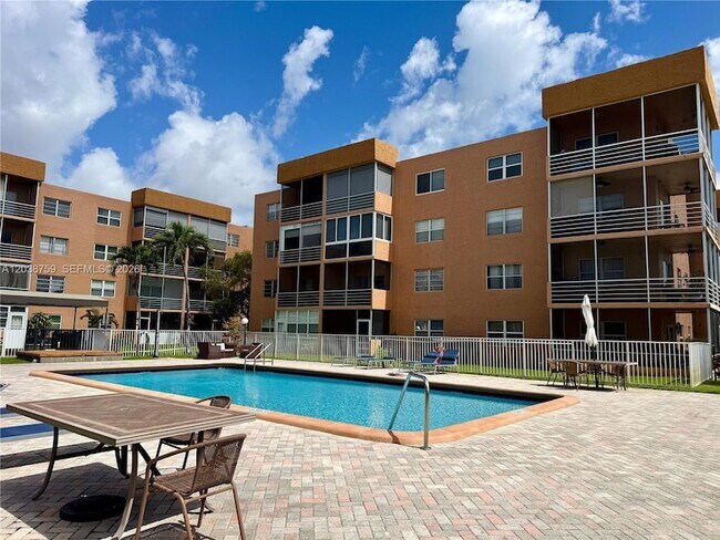 Building Photo - 3048 Sunrise Lakes Dr E