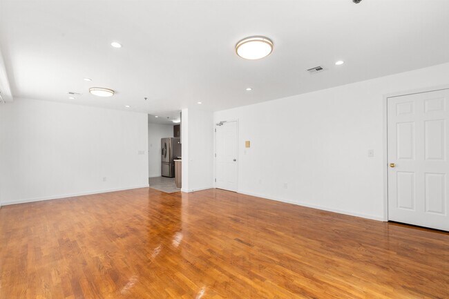 Building Photo - 718 23rd St
