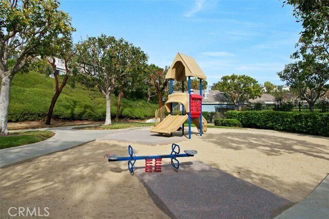Building Photo - 22 Campton Pl