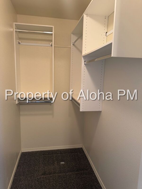 Building Photo - 1037 W Pine Ave