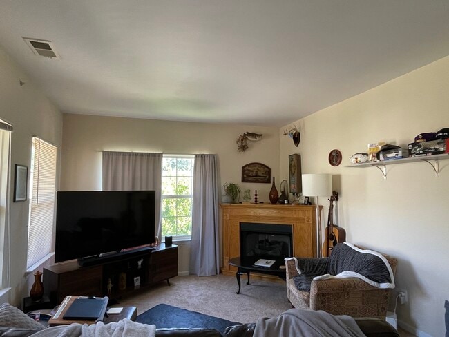 Building Photo - 474 Village Dr