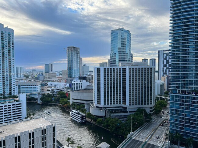 Building Photo - 485 Brickell Ave