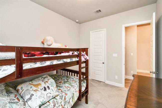 Building Photo - 5042 Albany Shores Ln