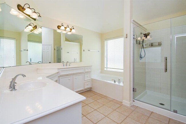 Building Photo - 1502 Mustang Lake Ct