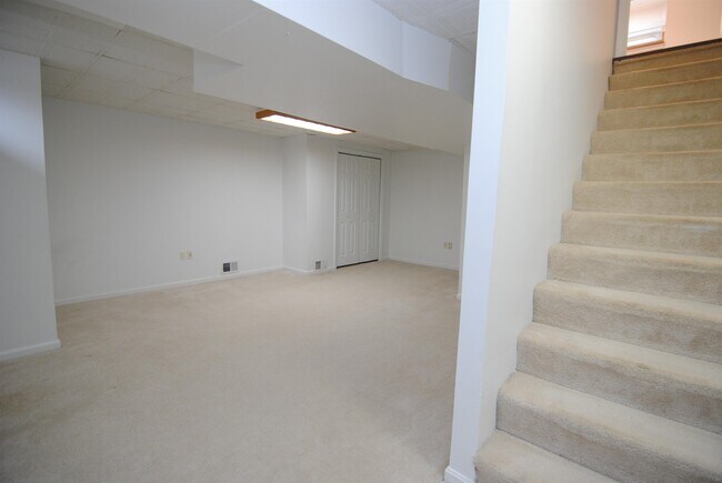 Building Photo - 5 Cadogan Way