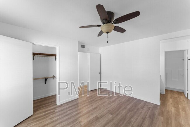 Building Photo - 18182 W Sundowner Way